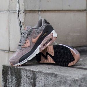 Nike Women’s Air Max 90